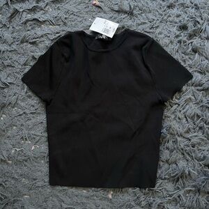 NWT women’s forever 21 Black Short Sleeve crop Top size medium